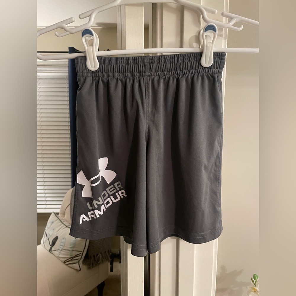 Under Amour Youth Shorts / Size 7